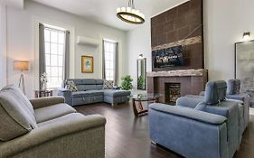 Modern 4Br Condo In Downtown